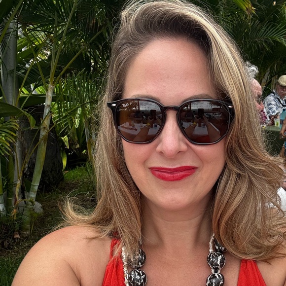 Meet your Posher, Fallon - Picture 3 of 3